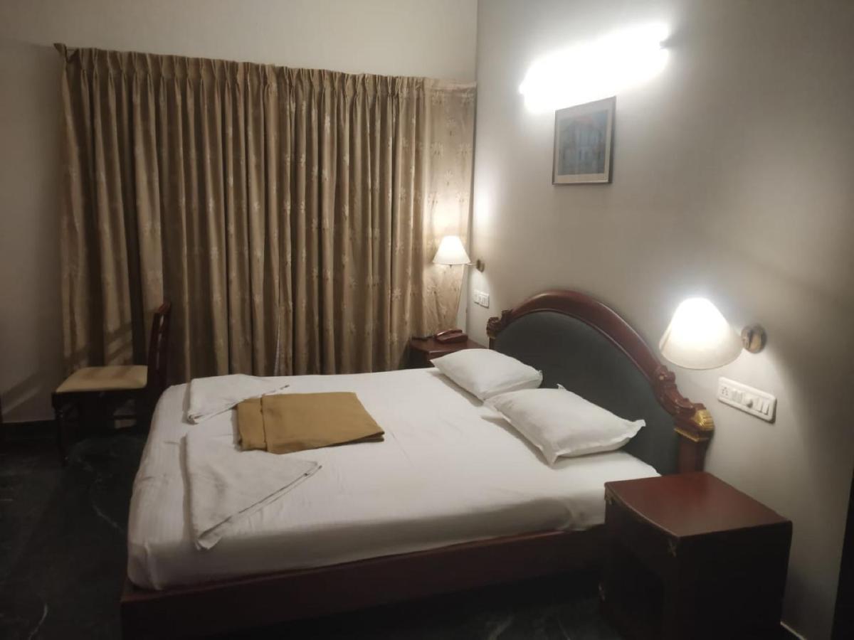 Karthika Residency Kochi Exterior photo